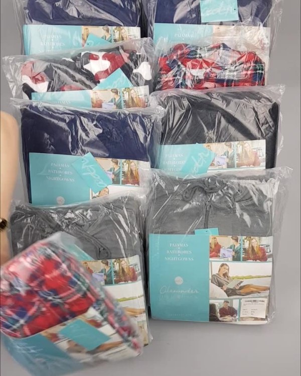 Фотография  924 - Халаты, комбинезоны (семейный) СТОК CAN#10 кг, ЛОТ №4448 оптом в Пензе и Пензенской области