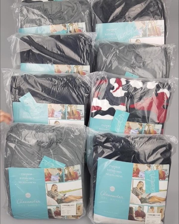 Фотография  595 - Халаты, комбинезоны (семейный) СТОК CAN#10 кг, ЛОТ №4449 оптом в Пензе и Пензенской области