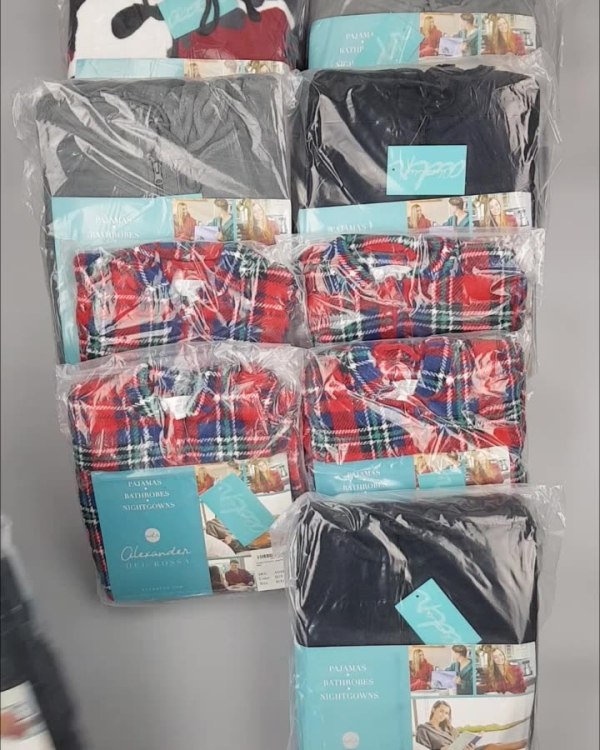 Фотография  451 - Халаты, комбинезоны (семейный) СТОК CAN#10 кг, ЛОТ №4452 оптом в Пензе и Пензенской области