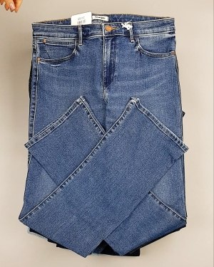 Фотография  506 - Джинсы WRANGLER м/ж#8,1 кг, ЛОТ №7011 оптом в Пензе и Пензенской области