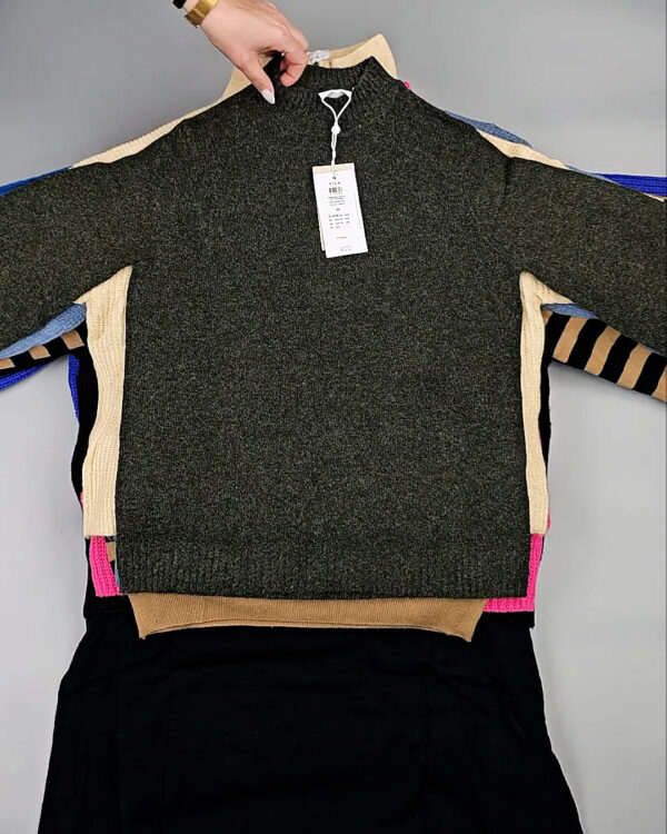 Фотография  556 - Джемпера Bestseller 104#7 кг, ЛОТ СТ-10040 оптом в Пензе и Пензенской области