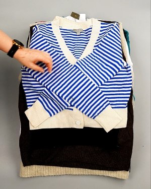 Фотография  323 - Джемпера СТОК CAN 084#7 кг, ЛОТ №7647 оптом в Пензе и Пензенской области