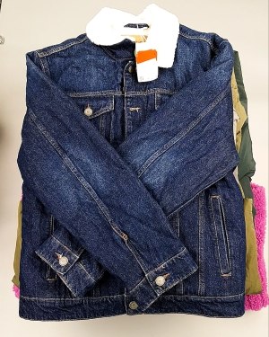 Купить Верхняя одежда м/ж C&A 025#10 кг оптом в Пензе и Пензенской области