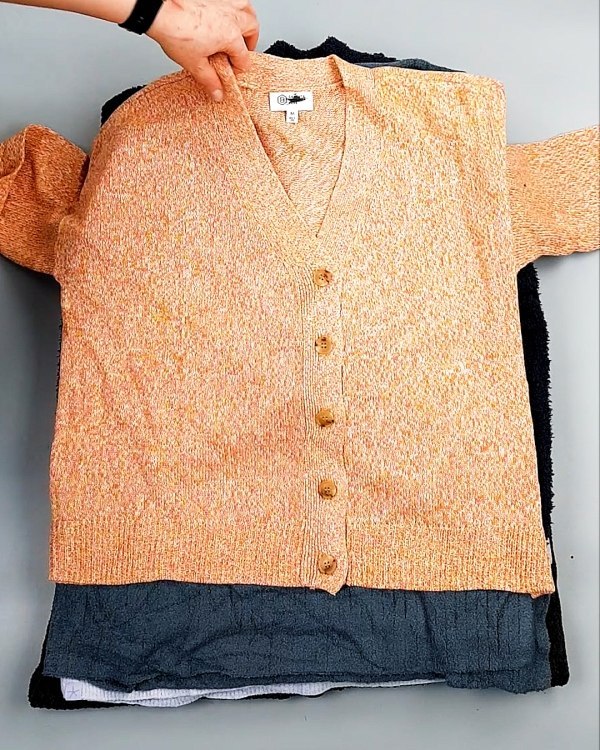 Фотография  592 - Джемпера СТОК CAN 084#7 кг, ЛОТ №7648 оптом в Пензе и Пензенской области