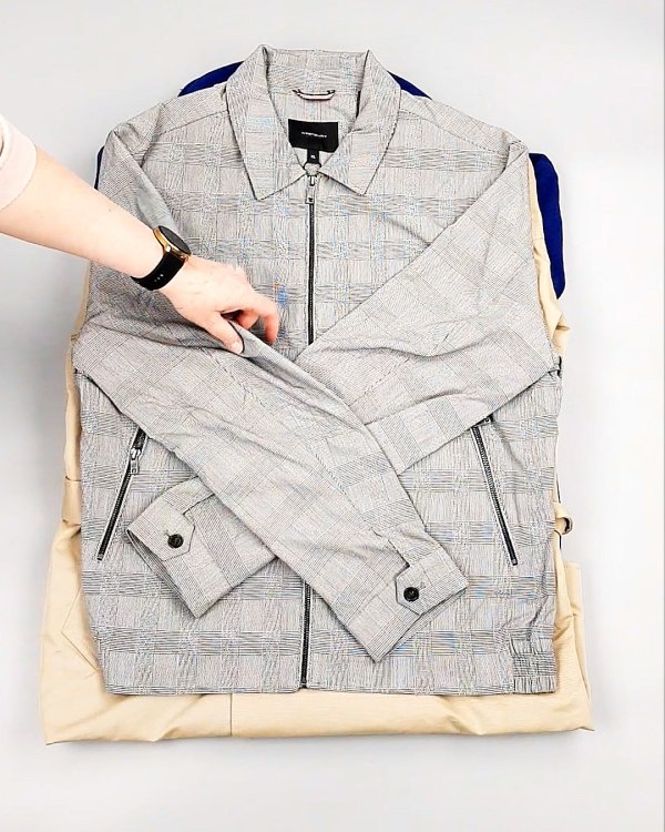 Фотография  517 - Ветровки м/ж C&A 025#10 кг, ЛОТ №7864 оптом в Пензе и Пензенской области