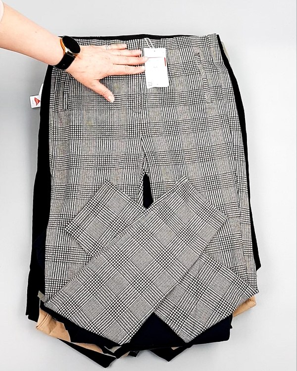 Фотография  486 - Брюки женские лето C&A 025#10 кг, ЛОТ №7892 оптом в Пензе и Пензенской области