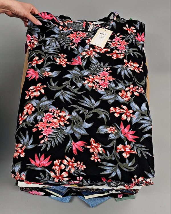 Фотография  941 - ONLY Summer mix 045#15 кг, ЛОТ №8455 оптом в Пензе и Пензенской области