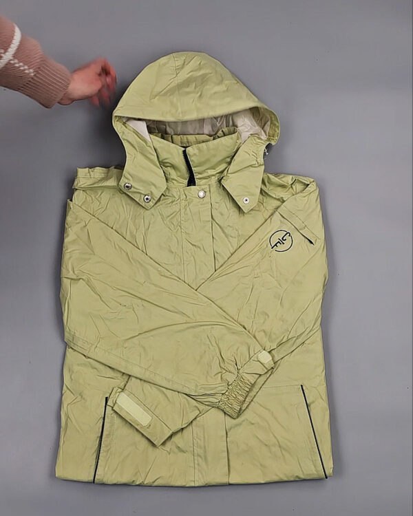 Фотография  383 - Ветровки женские#25 кг, ЛОТ № ВК0086 оптом в Пензе и Пензенской области