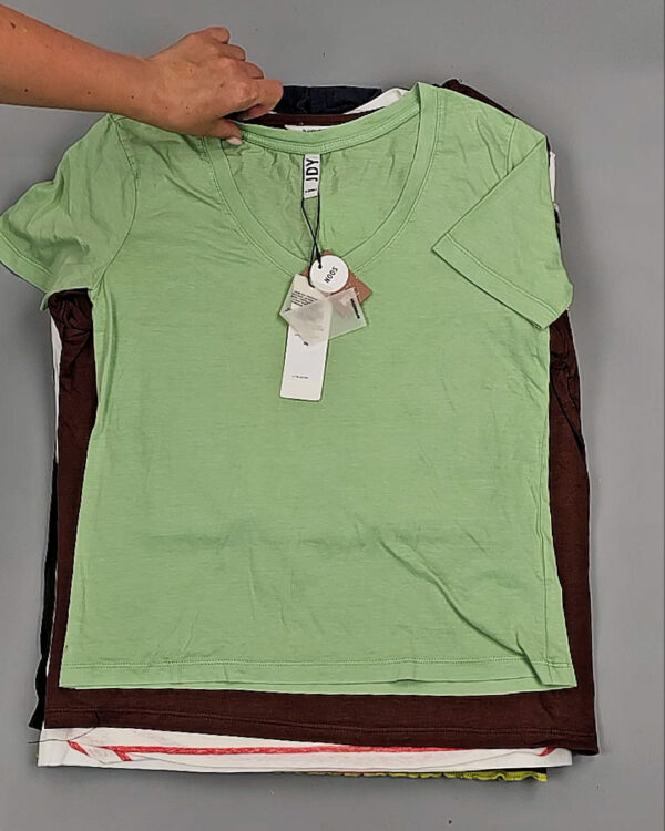 Фотография  639 - Футболки DK COMPANY 045 B#5,5 кг, ЛОТ №9087 оптом в Пензе и Пензенской области