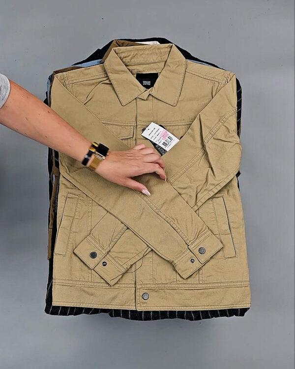 Фотография  409 - Верхняя одежда Корея 085#15 кг, ЛОТ № СТ-9247 оптом в Пензе и Пензенской области