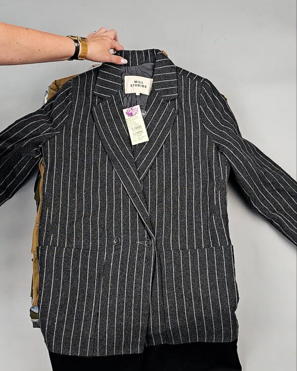 Фотография  969 - Верхняя одежда Корея 085#15 кг, ЛОТ № СТ-9248 оптом в Пензе и Пензенской области