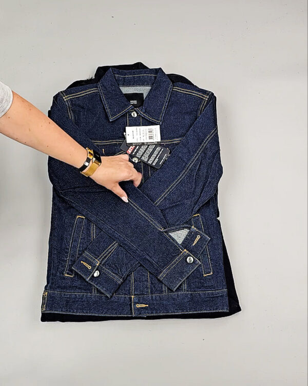 Фотография  374 - Верхняя одежда Корея 085#15 кг, ЛОТ № СТ-9247 оптом в Пензе и Пензенской области