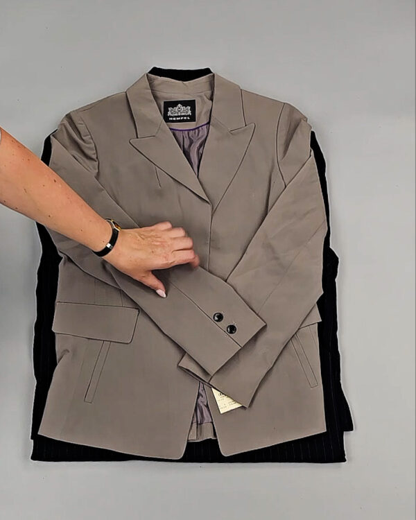 Фотография  227 - Жакеты Корея 085#10 кг, ЛОТ № СТ-9240 оптом в Пензе и Пензенской области