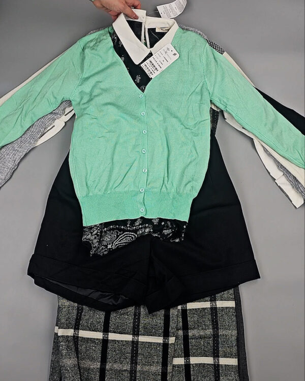 Фотография  951 - Комплекты жен Корея 085#5 кг, ЛОТ СТ-9572 оптом в Пензе и Пензенской области