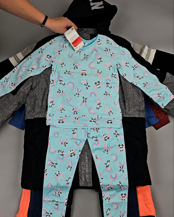 Фотография  796 - C&A Kids Winter 1023#7 кг, ЛОТ СТ-9691 оптом в Пензе и Пензенской области